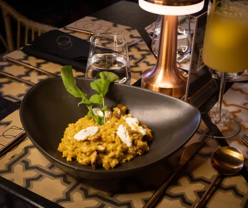 Nei Dettagli si Nasconde l'Anima: Come i Gesti Impercettibili Rivelano la Grandezza di un Ristorante
